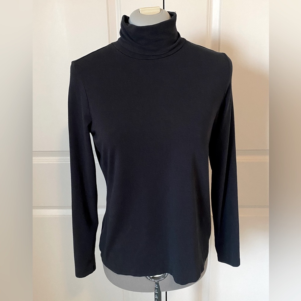 Land’s End black turtleneck t-shirt small